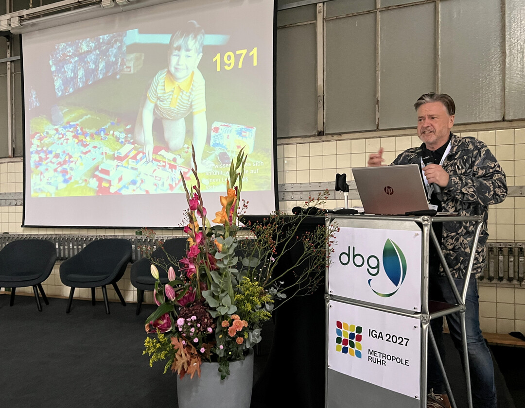 Referent David Sim beim DBG-Forum