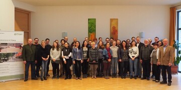 BrgerInnen von Schwarzau, StudentInnen und Lehrende der BOKU sowie Auslober Forum Qualittspflaster beim Kick-off in Schwarzau