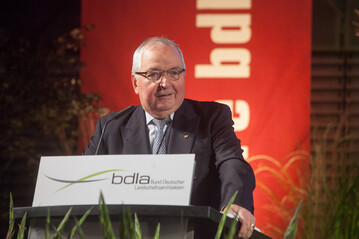 Verleihung der bdla-Ehrenmitgliedschaft an Prof. Dr. Klaus Tpfer am 20. September 2013 in Berlin anlsslich des 100-jhrigen Bestehens des bdla.