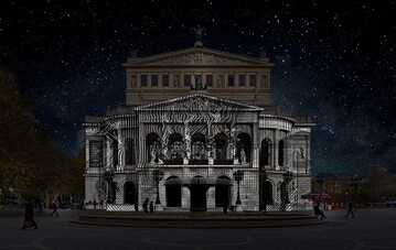 Die Alte Oper am Opernplatz in Frankfurt am Main whrend der Luminale 2020.