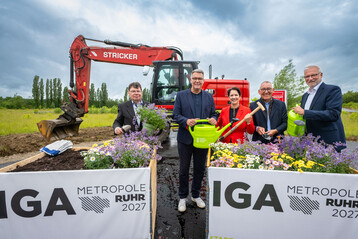 Offizielles Startsignal fr den Bau von Kokereipark und Brcke Haldensprung im Dortmunder Zukunftsgarten am 29.5.2024 mit NRW-Landwirtschaftsministerin Silke Gorien, Dortmunds Oberbrgermeister Thomas Westphal, Garrelt Duin, Regionaldirektor des Regionalverbands Ruhr, Regierungsprsident Heinrich Bckelhr und der Geschftsfhrung IGA Metropole Ruhr 2027.