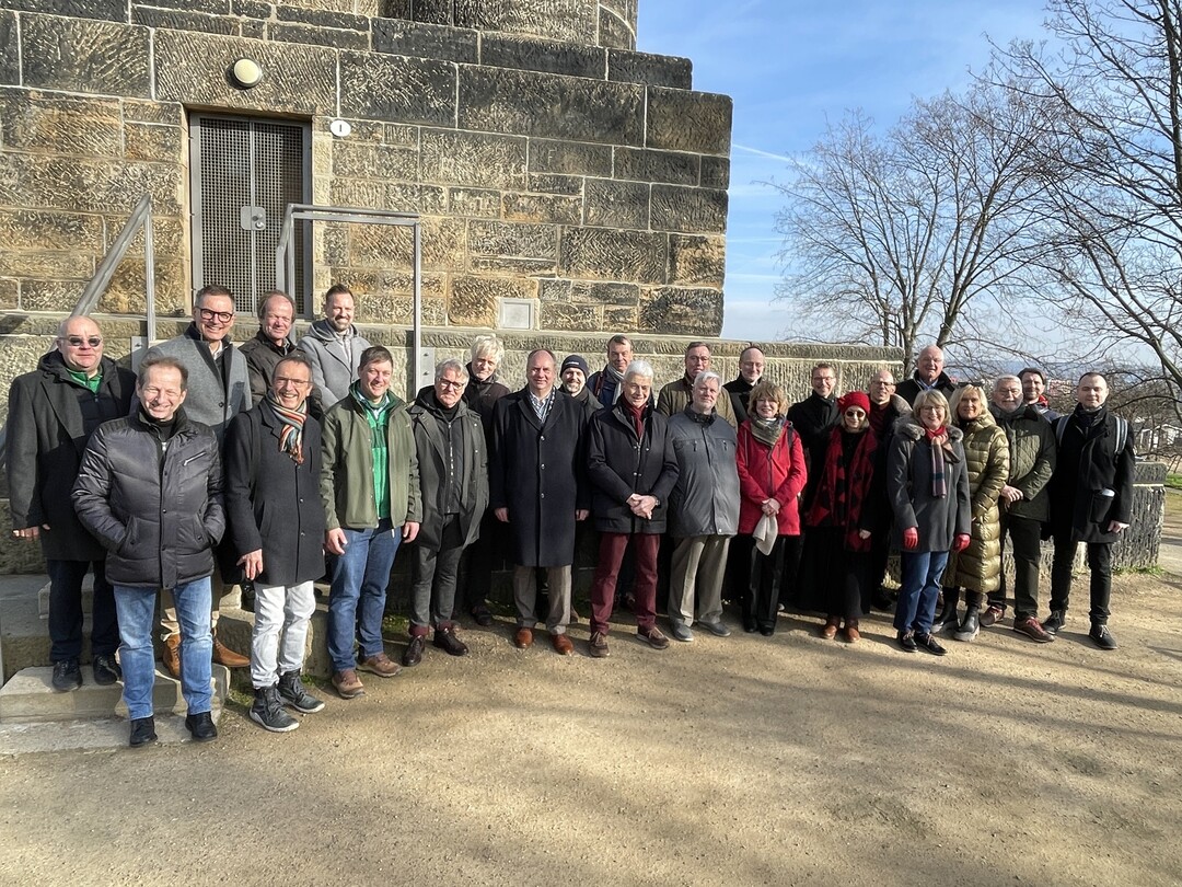 Die Delegation beim Besuch am Dresdner Bismarckturm.