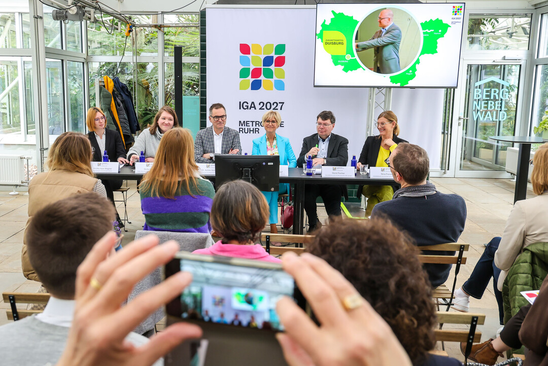 Annika Ayla Wagner (IGA Metropole Ruhr 2027, Projektmanagerin Ausstellungskonzeption der Zukunftsgärten),
Dorle Bubelweit (IGA Metropole Ruhr 2027, Abteilungsleitung Planen/Bau/Betrieb und Kunst/Kultur/Veranstaltungen der IGA 2027),
Dr. Achim Schloemer (Geschäftsführer der DBG und stellvertretender Aufsichtsratsvorsitzender der IGA 2027),
Eva Kähler-Theuerkauf, (Präsidentin des Landesverbandes Gartenbau Nordrhein-Westfalen und Mitglied im Aufsichtsrat der IGA Metropole Ruhr 2027),
Horst Fischer (Geschäftsführer der IGA Metropole Ruhr 2027 gGmbH) und Nina Frense (Geschäftsführerin der IGA Metropole Ruhr 2027 gGmbH)