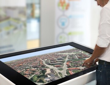 In smarticipate entwickeln die 10 Partner aus 6 europischen Lndern unter Federfhrung des Fraunhofer IGD eine ganzheitliche Software-Plattform zur Brgerbeteiligung. Die Basis dieser Lsung bilden interaktive 3D-Stadtmodelle.