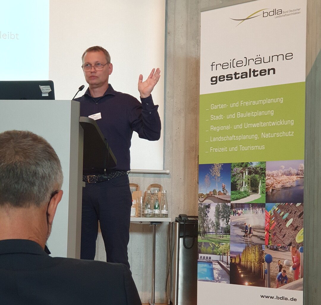 • Biologe Jochen Roeder, Referent für Biodiversität und Öffentlichkeitsarbeit des Industrieverbands Steine und Erden BW