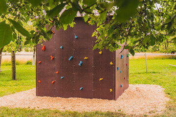 Der Boulderwrfel ist ein Ergebnis aus dem Schulalltag. Mittlerweile stehen schon fnf dieser Wrfel auf verschiedenen Schulhfen