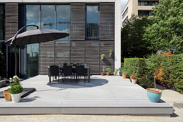  Wer auch unter freiem Himmel Wert auf eine ansprechende Gestaltung legt, ist mit Cedral Terrassendielen aus Faserzement gut beraten.