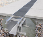 Die neue XXL-Wassersammelrinne „FerroMax“ der Firma Richard Brink eignet sich bestens für die schnelle Aufnahme großer Niederschlagsmengen auf versiegelten Verkehrs- oder Siedlungsflächen.