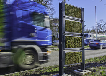 Whrend der letzten drei Jahre wurde das Mooswandsystem unter realen Umweltbedingungen an verkehrsreichen Straen in Ludwigsburg und Stuttgart getestet