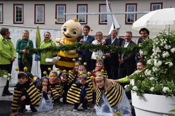 Biene "Remsi" ist das Maskottchen der Gartenschau.