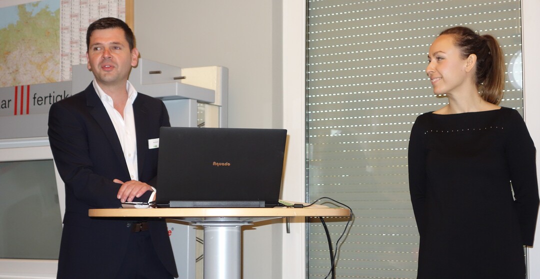 Mark Biesalski, Geschäftsführer der glatthaar-technology gmbh & co. kg und Zorana Djuric vom Karlsruher Institut für Technologie (KIT)