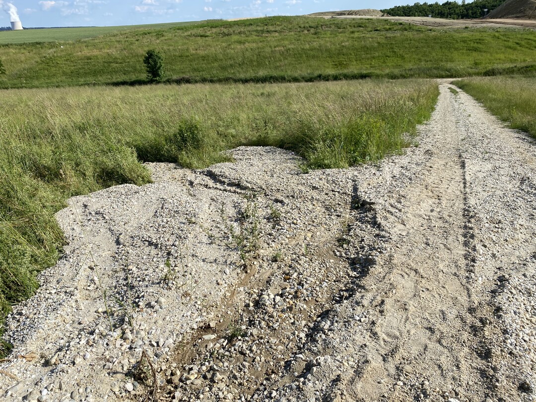 Felder und Wege, die dem Geflle folgen, sind bei Starkregen von Erosion betroffen.
