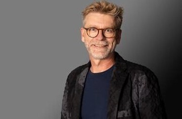Geschftsfhrer Prof. Thomas Fenner freut sich ber die neuen Perspektiven und Chancen fr das Bro studio grngrau