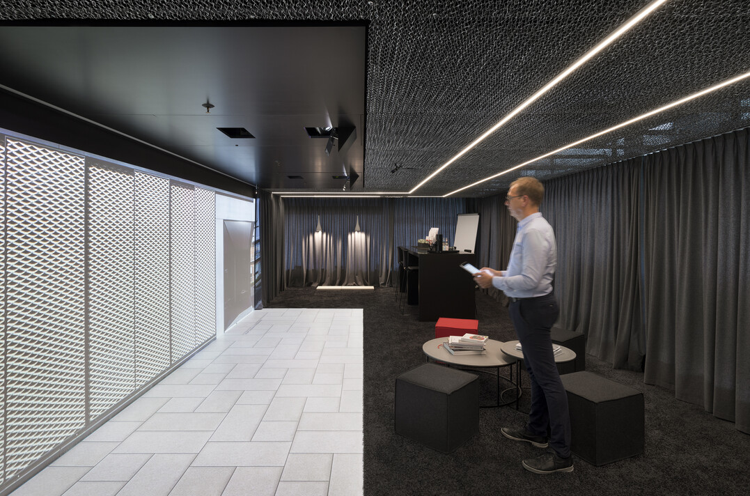 Harmonisch abgestimmt und vorab im Showroom visualisiert: Die Gestaltung des Vorplatzes und der Fassade des Kongresszentrums.