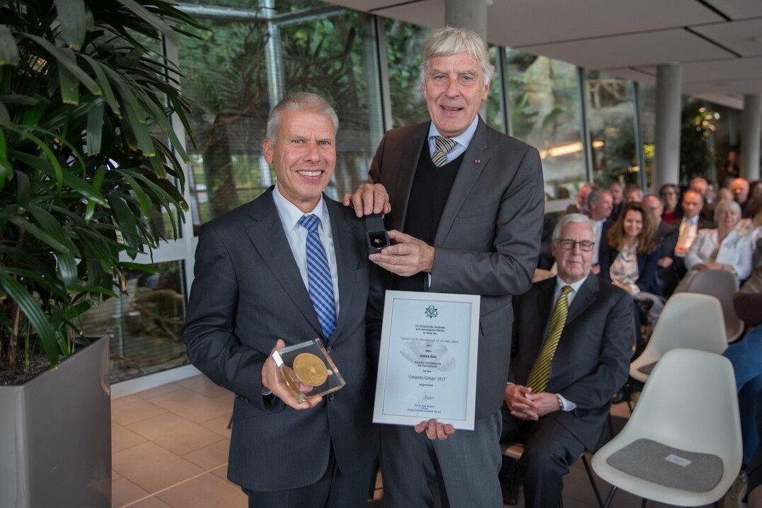 Der Preisträger Helmut Kern (links) mit Prof. Dr. Klaus Neumann, Präsident der DGG