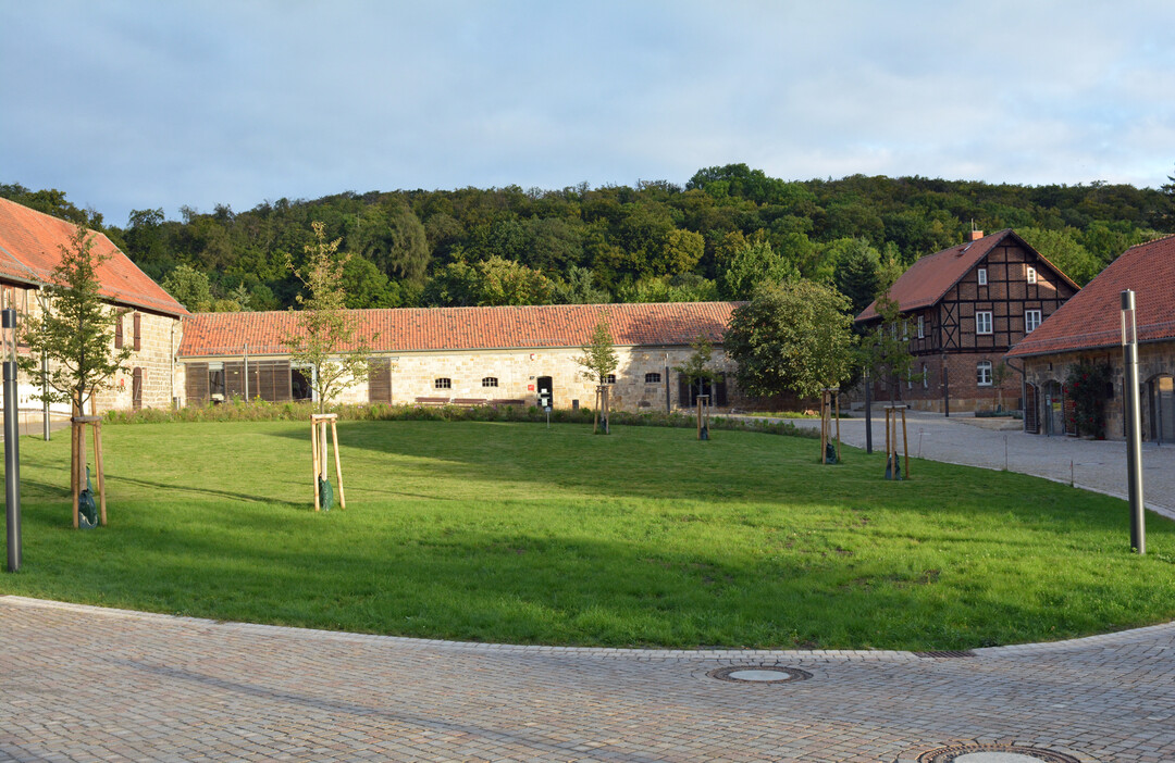 In den vergangenen Jahren konnte durch umfangreiche Sa-nierungs- und Neubaumanahmen der Zustand des Klosters Michaelstein fr die kulturelle und touristische Nutzung we-sentlich verbessert werden.
