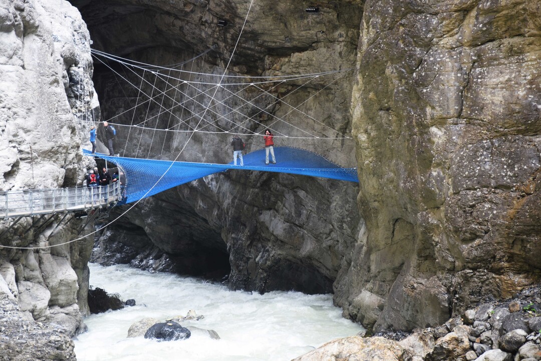 Das Corocord-Raumnetz über der Grindelwald-Gletscherschlucht