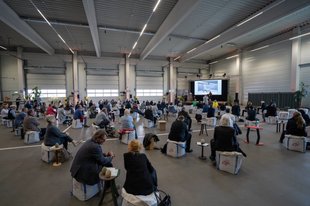 Zahlreiche Gste zum 4. Aschersleber Architekturtag in der Logistikhalle der NOVO-TECH