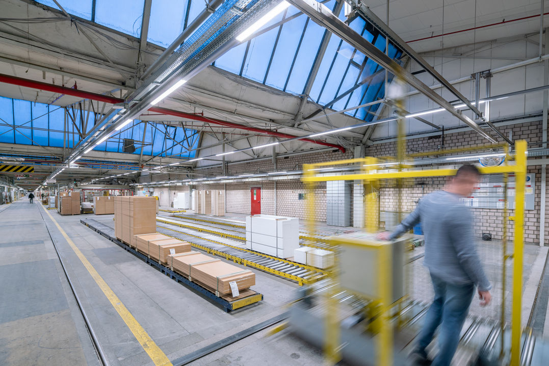 Aus alt mach effizient: Die Sanierung mit 18,6 Kilometern mageschneiderter E-Line NEXT LED spart 74.000 Euro Energiekosten pro Monat.