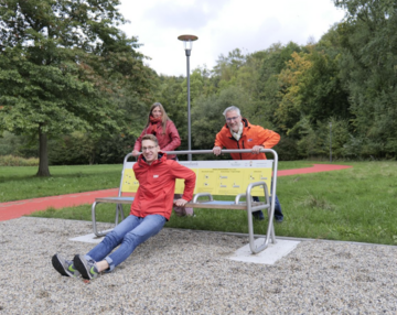 Die neu entwickelte Fitnessbank steht auf dem Gelnde der Landesgartenschau Bad Gandersheim.