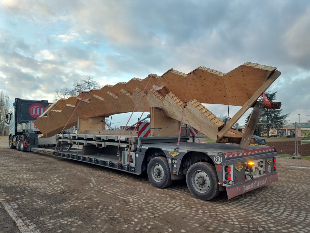 Die Sttzbgen dienen der seitlichen Stabilisierung der wabenfrmigen Segmentplatten.
