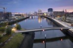 Conceptlicht erhielt den Deutschen Lichtdesign-Preis 2020 für die Beleuchtung der Brücke, die zum Baakenpark führt.
