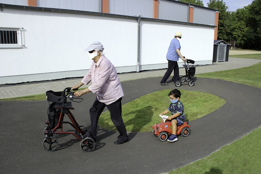 Die neue Anlage ist bungsstrecke fr die Seniorensportgruppe "Rollator-Fit", aber auch die Rehasportgruppe des Vereins trainiert hier.
