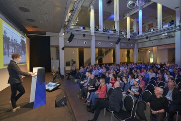 Der KANN-Dialog, der dieses Jahr zum vierten Mal stattfand, hat sich unter Architekten sowie Stadt- und Landschaftsplanern als wichtige Fortbildungsplattform etabliert. Links im Bild Frau Prof-Dr. Constanze Petrow.