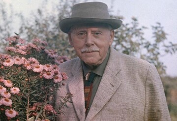 Karl Foerster in seinem Garten (9. Mrz 1874 in Berlin;  27. November 1970)<br>