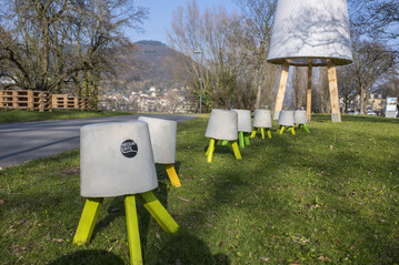 Die Hocker sollen die ausgewhlten Stellen am Neckar lebendiger machen und miteinander verbinden.