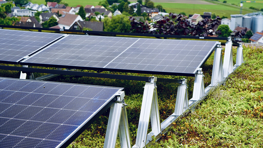 Optigrün-Solar TOP in der Praxis - technisch durchdacht, pflegefreundlich, wirtschaftlich attraktiv und konsequent auf die Anforderungen im Bestand ausgerichtet.