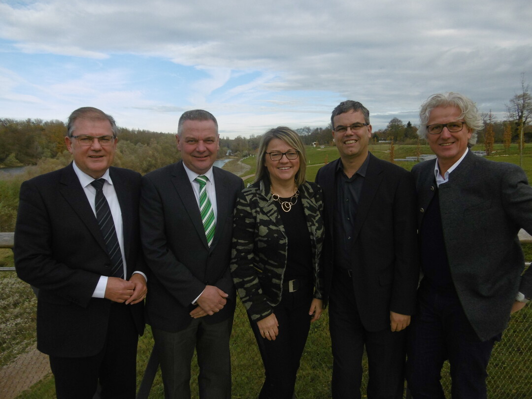 Bürgermeister Joachim Schuster, Gerhard Hugenschmidt (Vorsitzender bwgrün.de), Andrea Leisinger (Geschäftsführerin LGS Neuenburg am Rhein GmbH), Tobias de Haёn (Geschäftsführer LGS Neuenburg am Rhein GmbH), Martin Richter-Liebald (Geschäftsführer bwgrün.de)