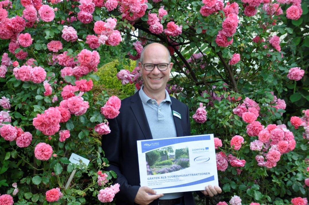 Christian Wandscher mit der Vorstudie zum Benchmarking Grten als Tourismusattraktionen