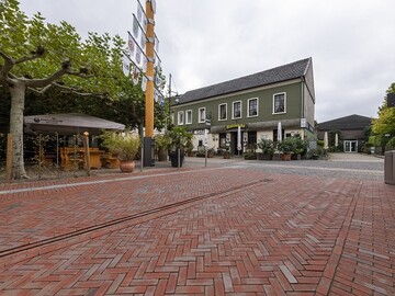 Mit Formback-Pflasterklinkern im Riegelformat konnte die Optik vom Bischof-Dingelstad-Platz in Brggen-Bracht (Nordrhein-Westfalen) perfekt an die bestehende Umgebung angepasst werden