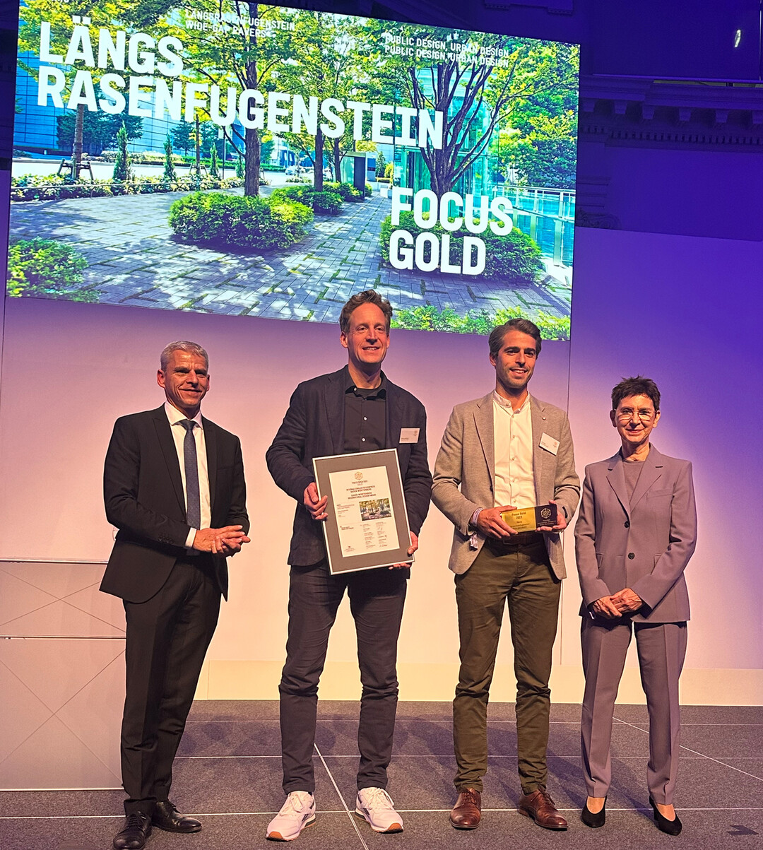 Dr. Patrick Rapp MdL, Staatssekretr Ministerium fr Wirtschaft, Arbeit und Tourismus Baden-Wrttemberg
Andreas Brunkhorst, Innovations-Manager braun-steine
Felix Braun, Geschftsfhrer braun-steine
Christiane Nicolaus, Direktorin Design Center Baden-Wrttemberg