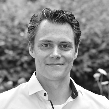 Dr. Ren Burghardt
ist Landschaftsplaner
und Stadtklimatologe.
Er promovierte an der
Universitt Kassel und
unterrichtet dort bis
heute. Seit 2013 ist
er teilhabender
Geschftsfhrer
des Bros Burghardt und
Partner.
