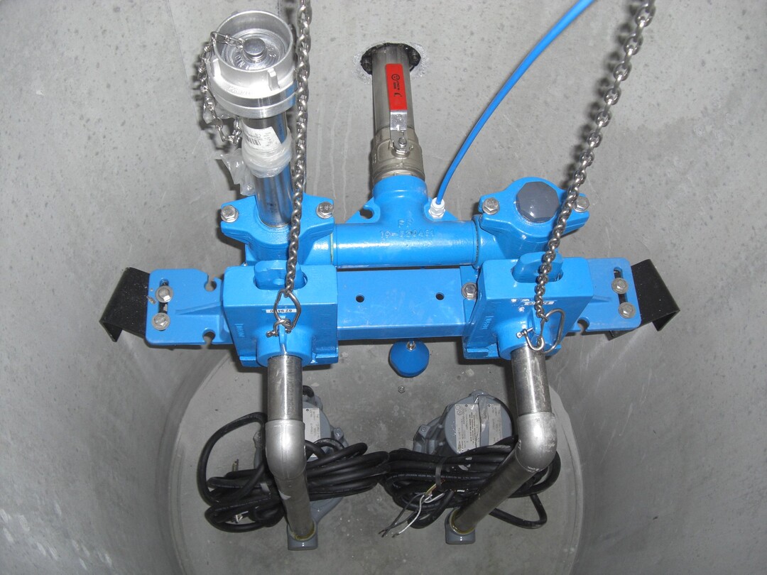 Kompaktes Design. Werkseitig komplett vorausgerüstet erreichen die Pumpstationen vom Typ LevaPur, LevaPol und LevaPact ihren Bestimmungsort. Der Einbau ist dann ein Werk weniger Stunden.