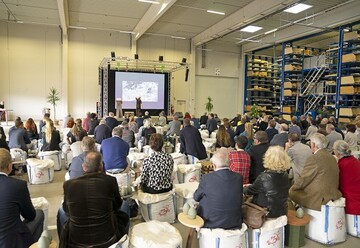 Whrend der Vortrge brandete immer wieder eine rege Diskussion zwischen Rednern und Teilnehmern auf. Der lebhafte Austausch zwischen Experten und Zuhrern frderte die gemeinsame Vision fr die Zukunft des Bauens.