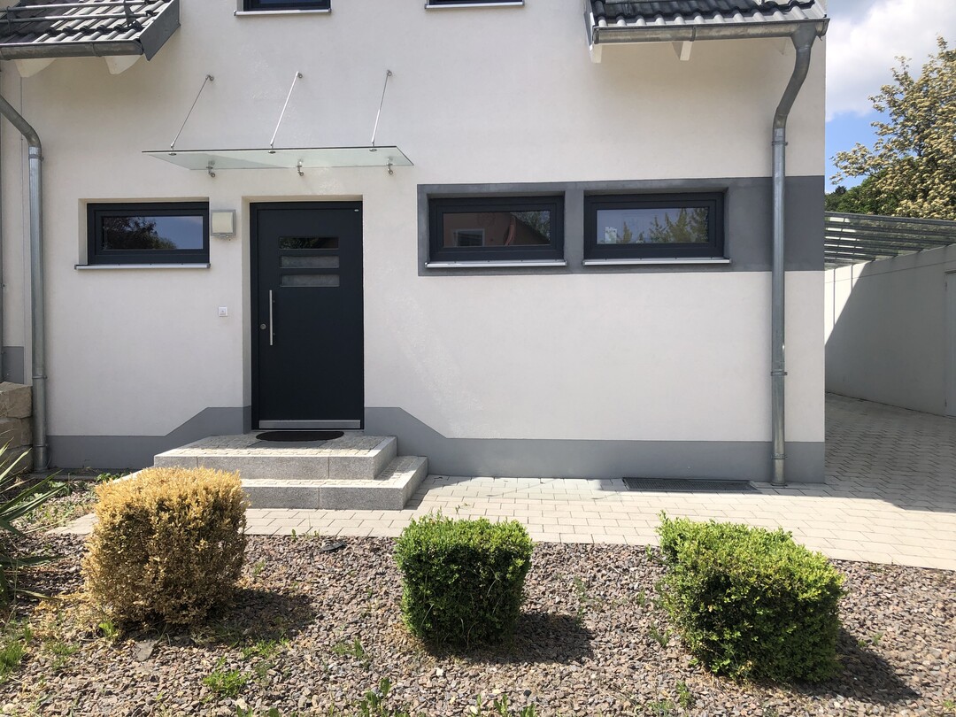 Viel Geld fr den Urlaub, fr das Fitnessstudio und fr den Grill - doch fr das Naheliegende fehlt die Zeit und die hilflosen Versuche des Gestaltens scheitern an den Fehlern im Versuchsaufbau.