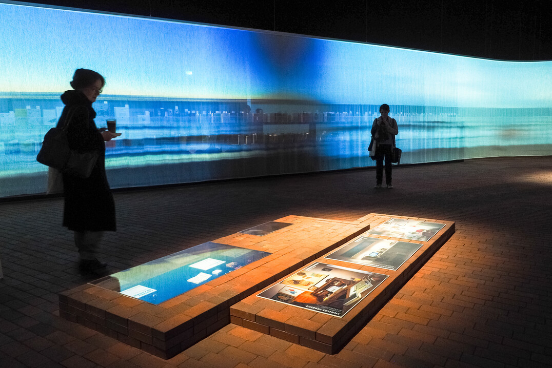 Besonders interessant: Die Planer des Ausstellungspavillons nutzen die Pflasterklinker auch bei der Gestaltung der Exponate und setzten dadurch ihre natürliche Optik einmal mehr in Szene.