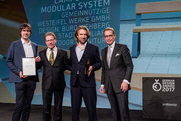 Von links nach rechts: Markus Frstenberg, Leitung Vertrieb und Marketing der Westeifel Werke; Ferdinand Niesen, Geschftsfhrer der Westeifel Werke; Max Wehberg vom Designbro Wehberg; Andrej Kupetz, Geschftsfhrer vom Rat fr Formgebung.