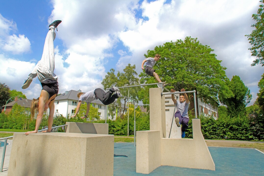 Parkour-Anlagen bieten sowohl Anfngern als auch erfahrenen Sportlern Bewegungsmglichkeiten (hier von X-Move).