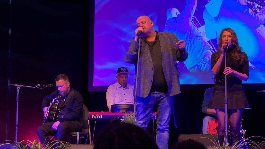 Rolf Stahlhofen, Musiker und Gründer der "Water Is Right Stiftung"